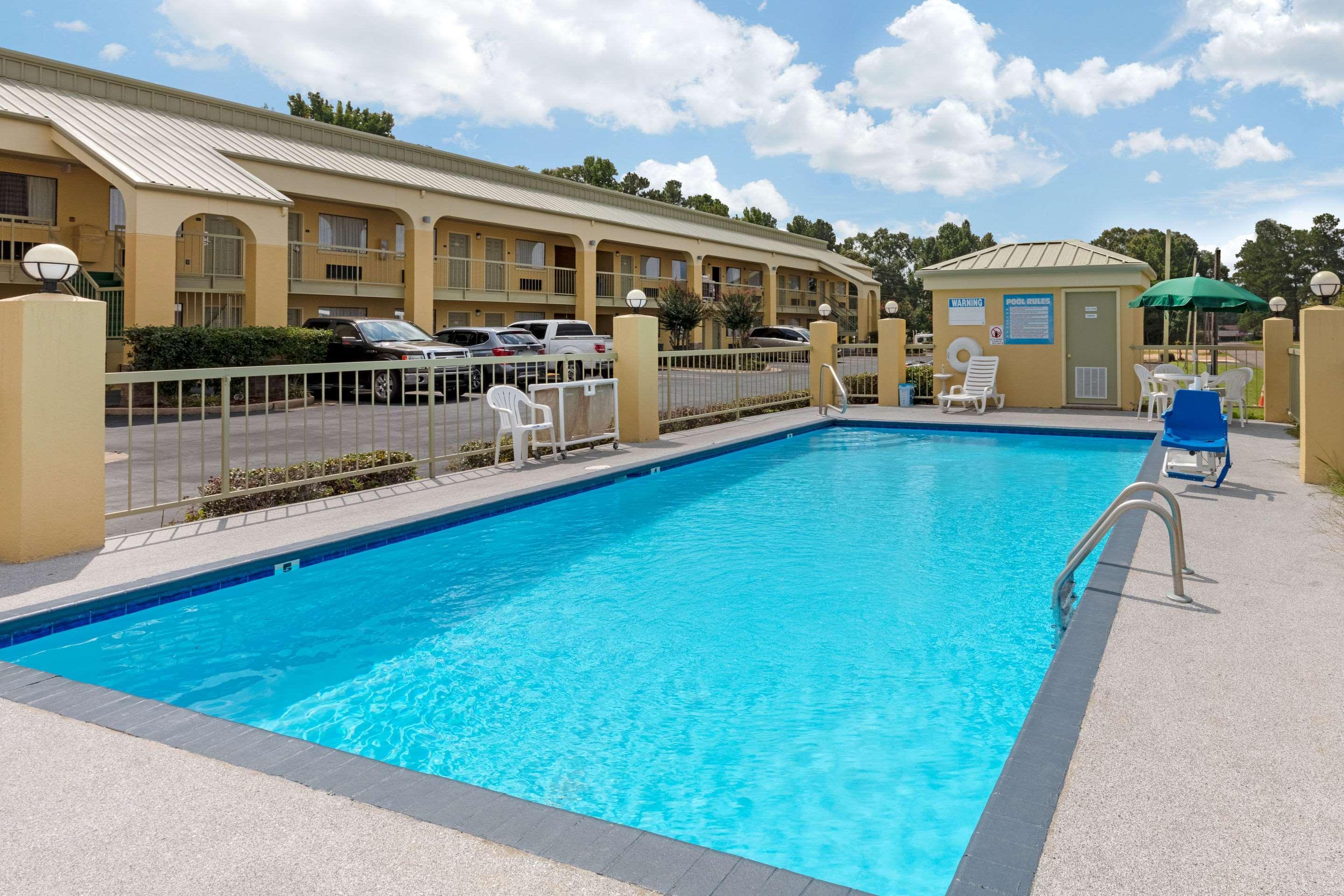 Quality Inn McComb Exterior photo