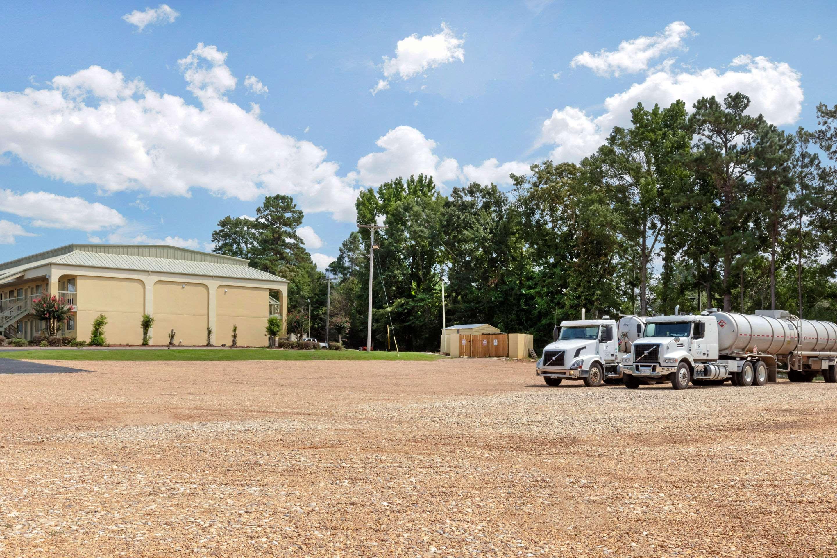 Quality Inn McComb Exterior photo