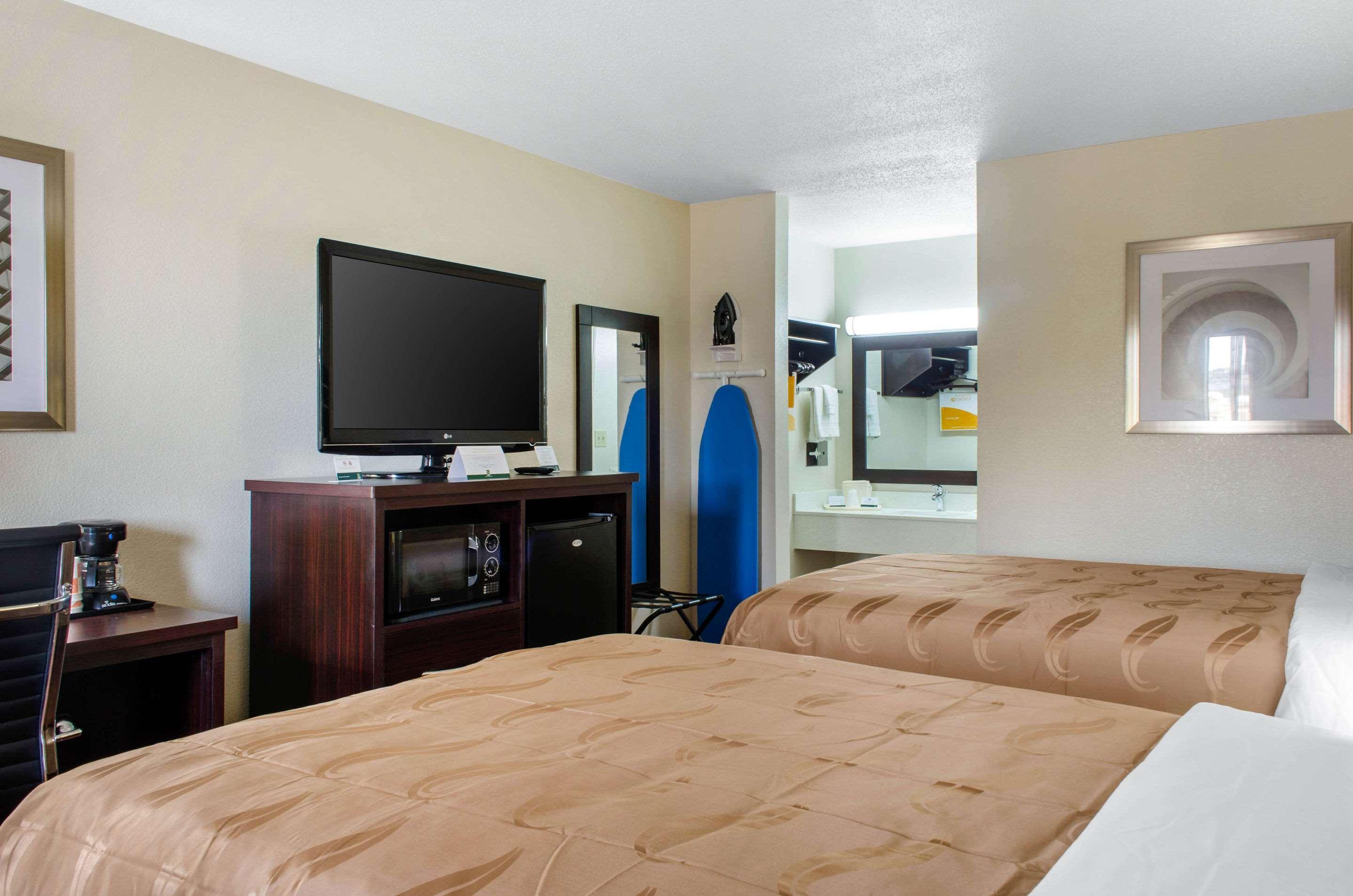 Quality Inn McComb Exterior photo
