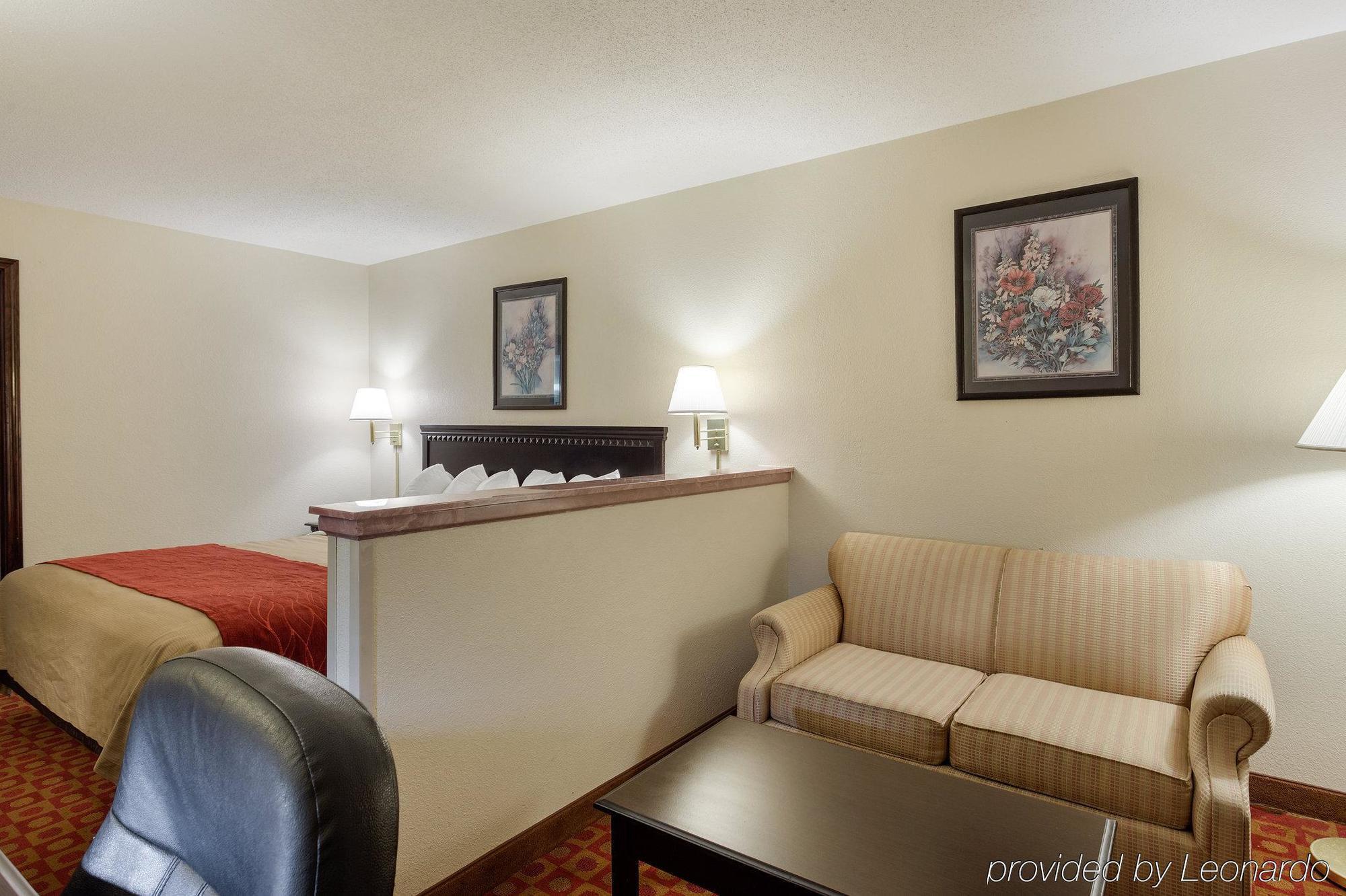 Quality Inn McComb Exterior photo