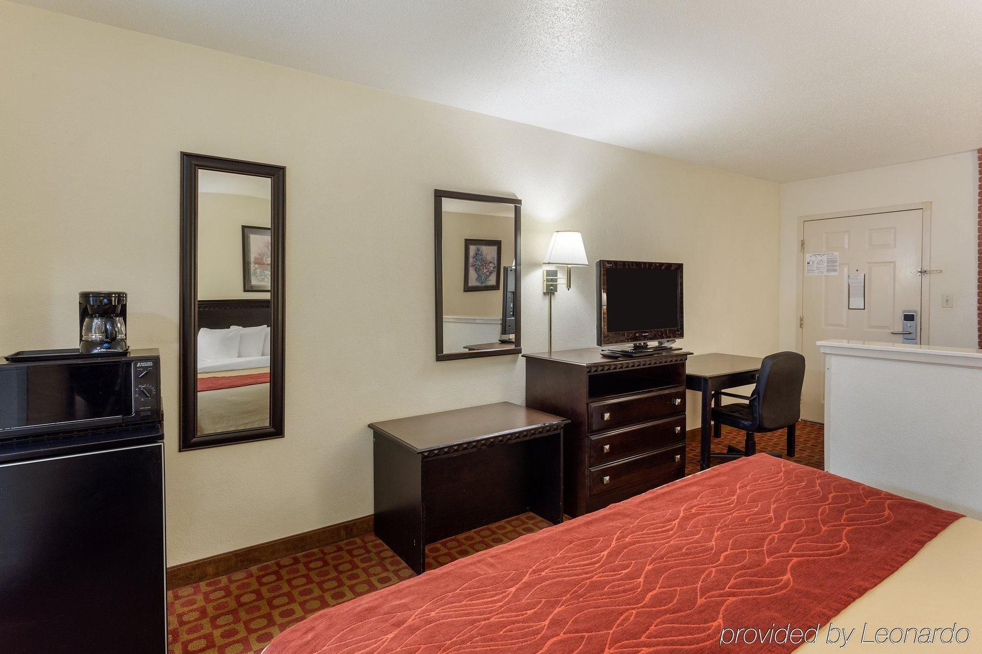 Quality Inn McComb Exterior photo