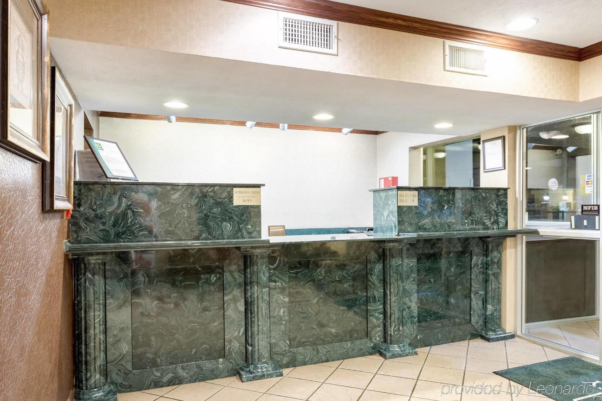 Quality Inn McComb Exterior photo