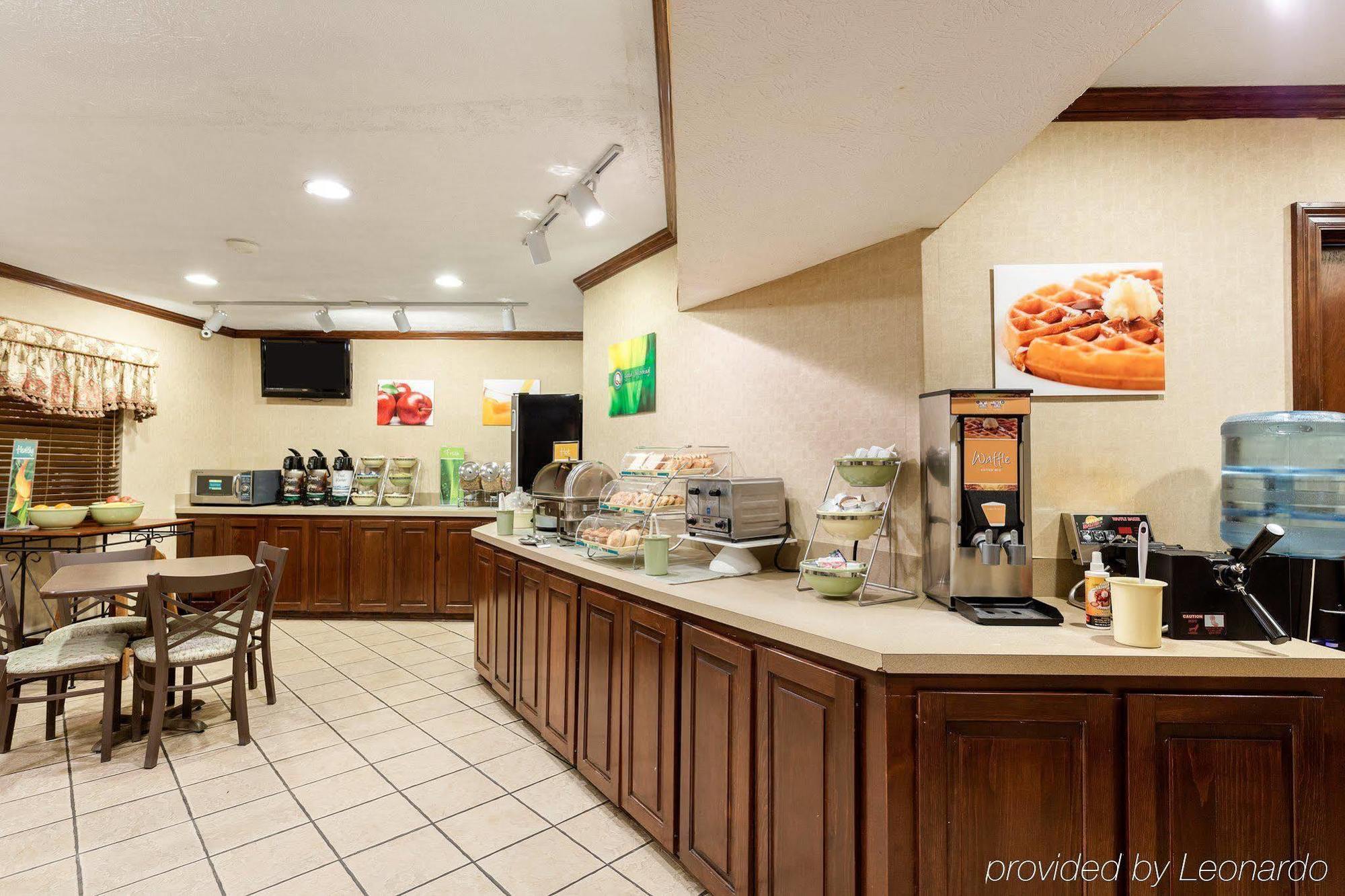 Quality Inn McComb Exterior photo