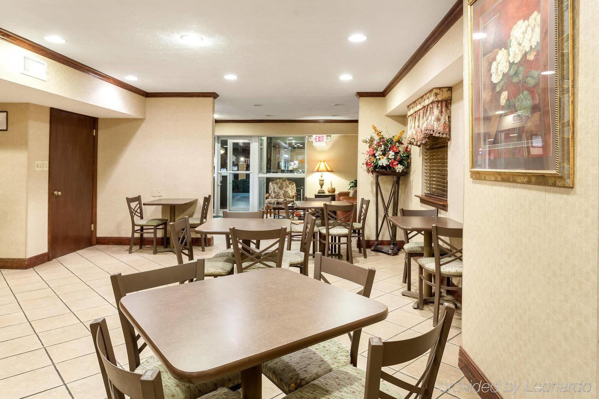 Quality Inn McComb Exterior photo