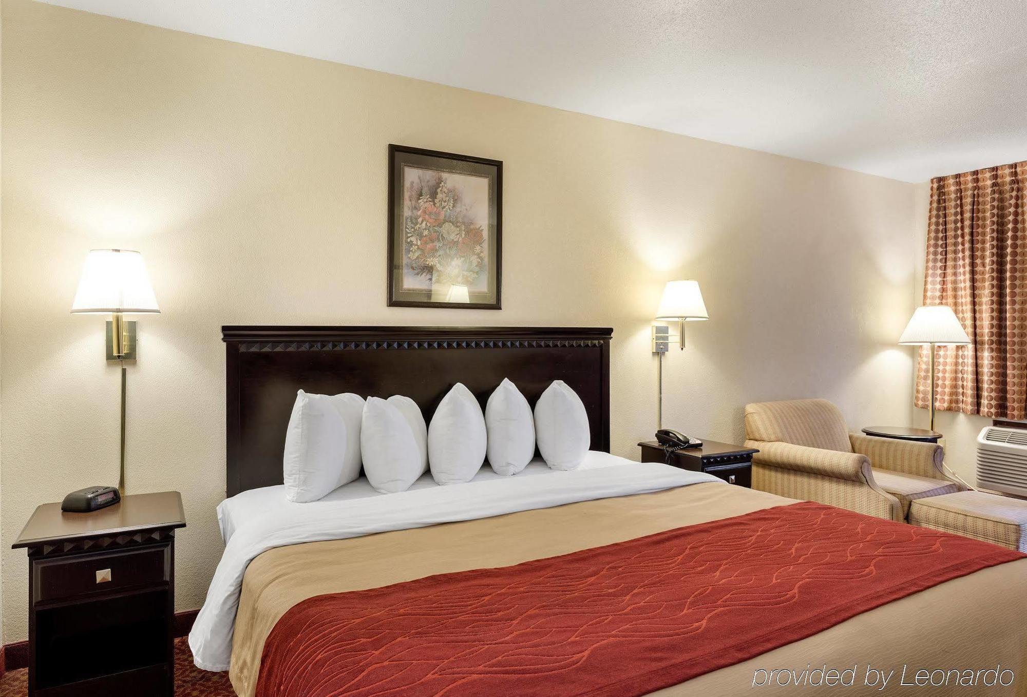 Quality Inn McComb Exterior photo
