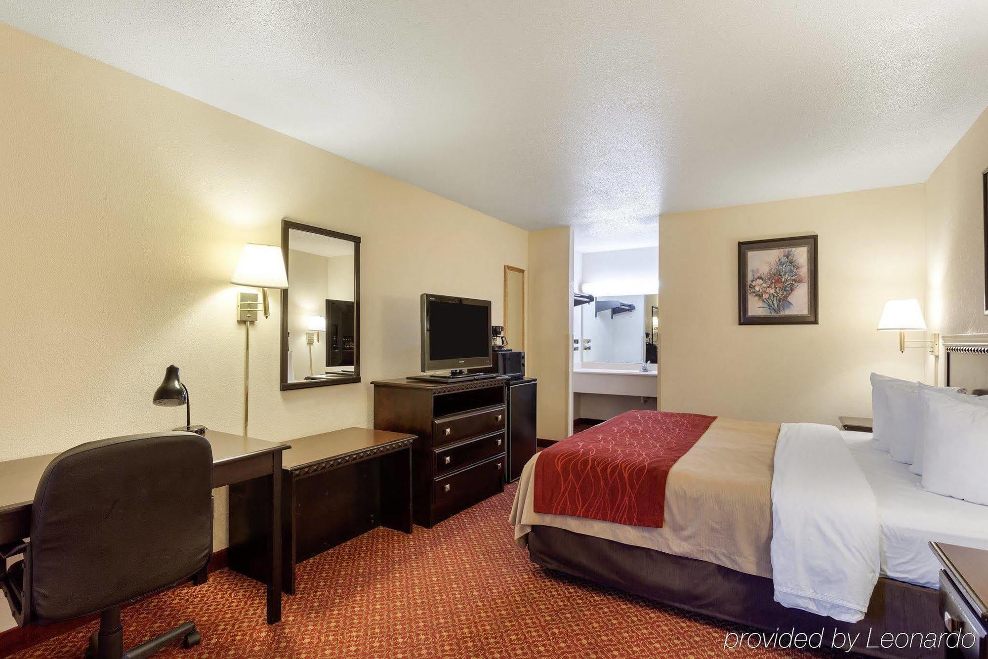 Quality Inn McComb Exterior photo