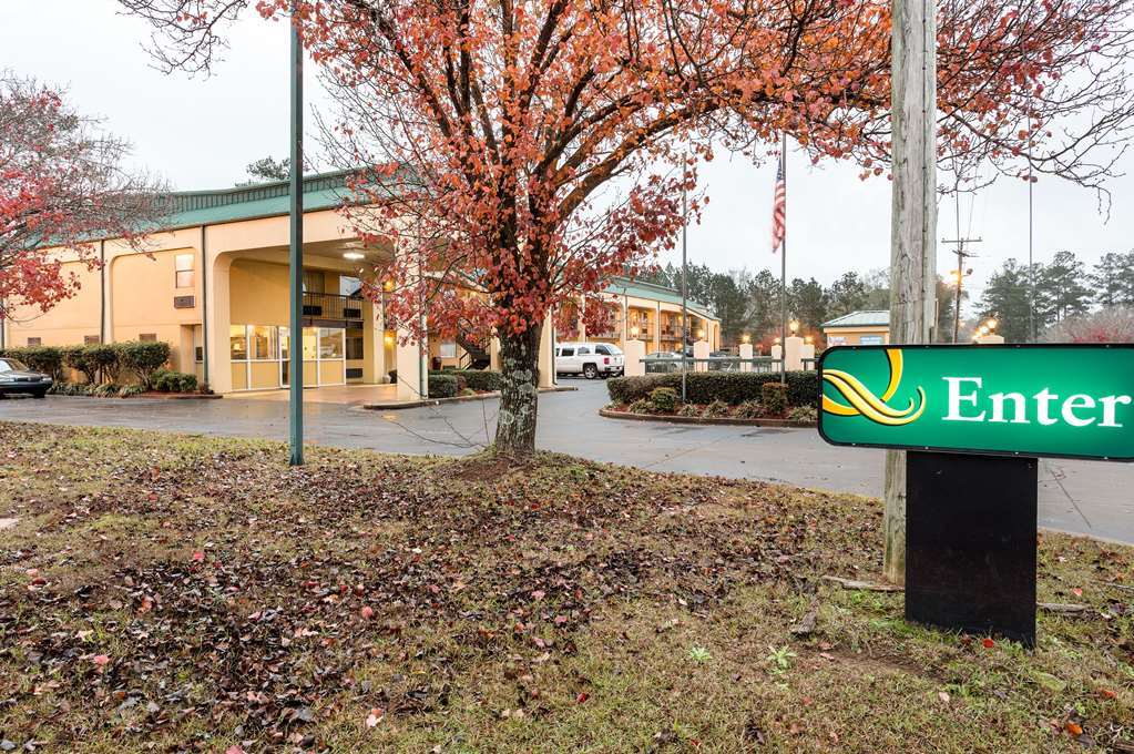 Quality Inn McComb Exterior photo