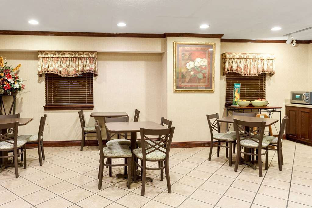Quality Inn McComb Restaurant photo